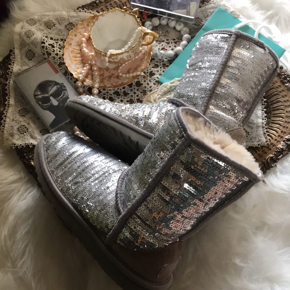 UGG Australia Classic Short Boot Silver Sequin Kid 4 Sheepskin Essential Sparkle
